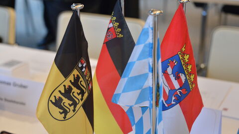 Tischfahnen aller 4 teilnehmenden Länder