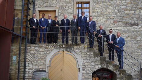 Teilnehmende an der 7. Sitzung des Länderübergreifenden Strategieforums FrankfurtRheinMain