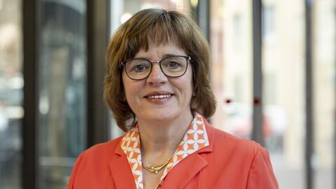 Portraitfotografie der Verbandsdirektorin des Regionalverbandes FrankfurtRheinMain